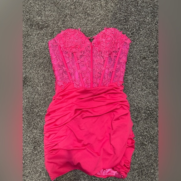 Elegant Strapless Pink Lace Dress - Picture 3 of 4